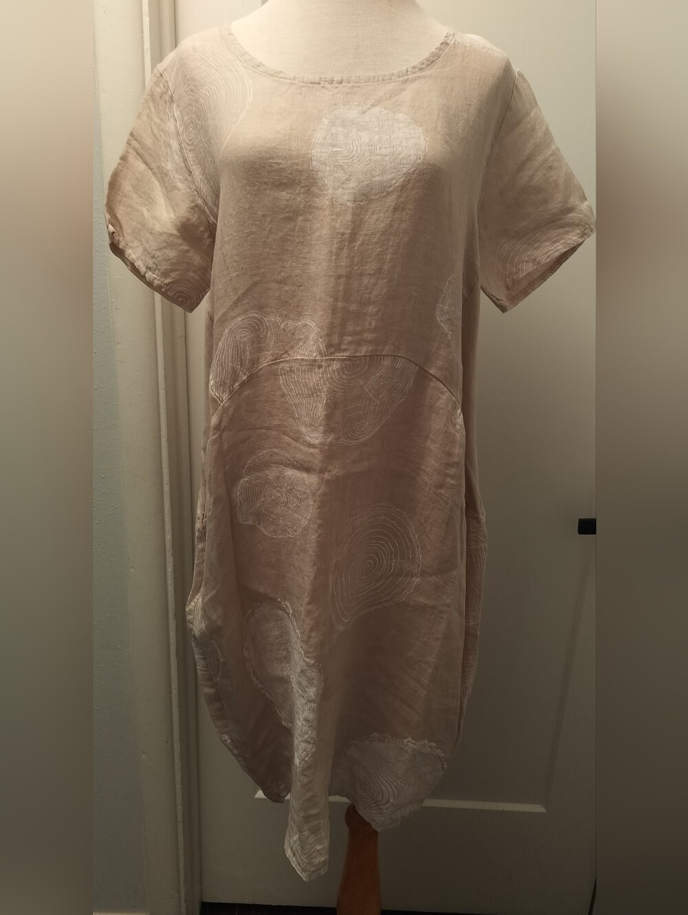 Women’s Beige And White Linen Short-Sleeve Shift Dress